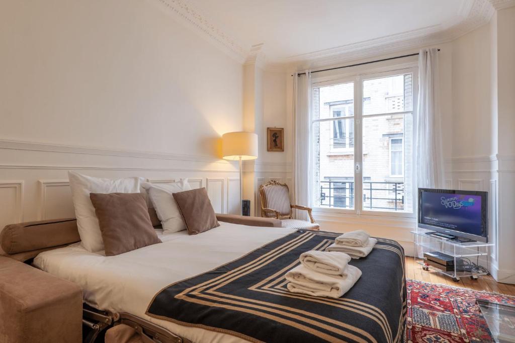 Charming 1BD with Elevator, walk to Arc de Triomphe - 3