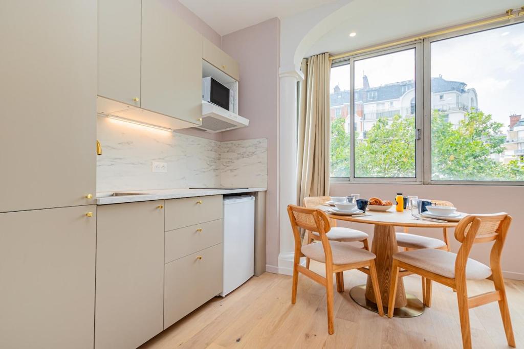 Stylish 1-Bedroom Apartment with Air Conditioning in Paris 17th - 4