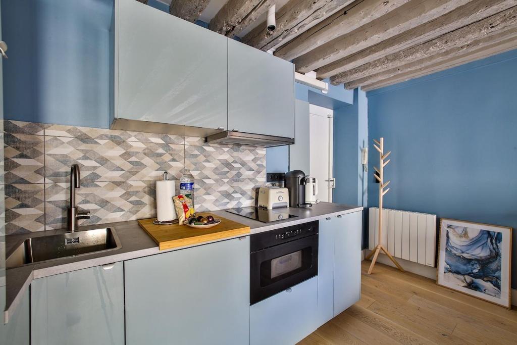 Beautiful Apartment in the Marais District - 2
