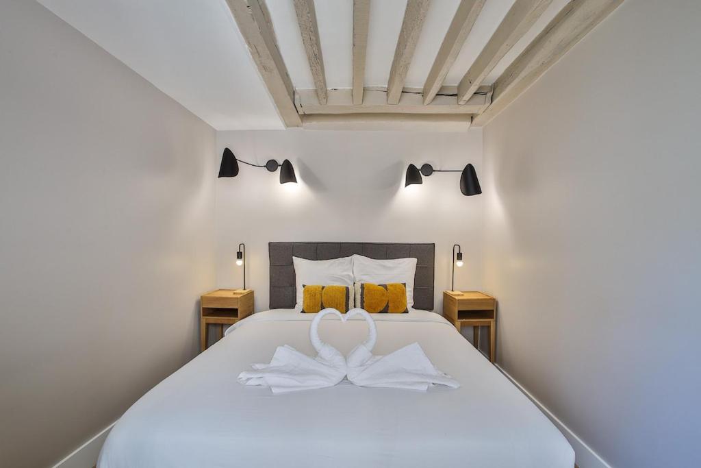 Heart of Marais a Large 1-Bedroom Apartment - 2