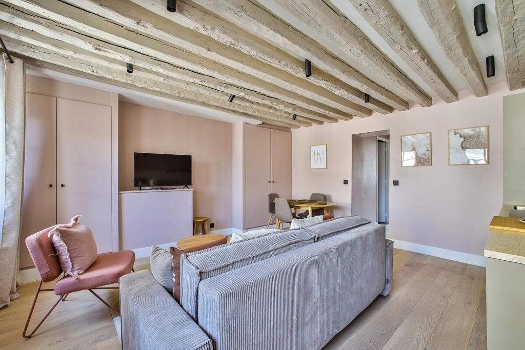 Elegant apartment in the heart of the Marais - 2
