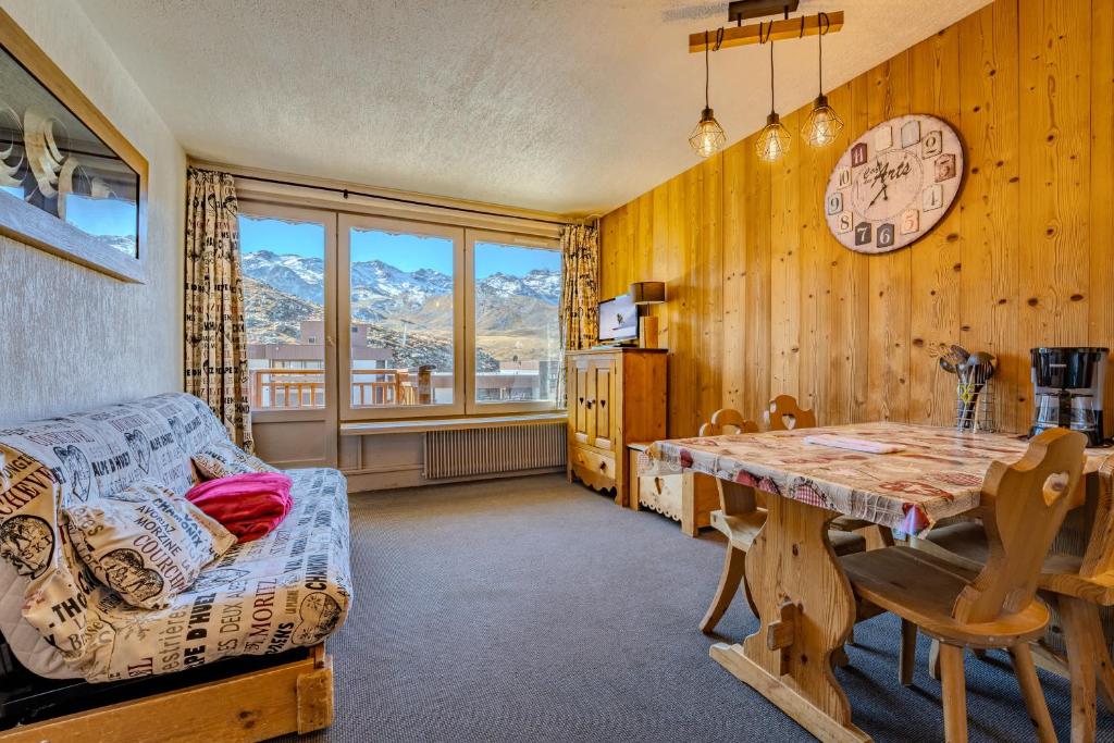 Ski-In Out Apt w Mountain Views - 2