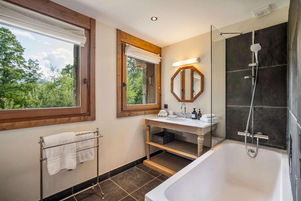 Luxury Chalet Sauna Cinema Mont Blanc Views in Megeve - 4