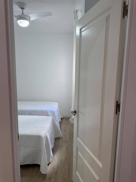 Apartment with Pool & Parking in Nerja Centre - 4
