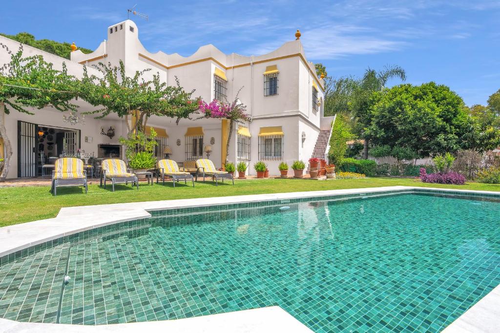 Villa Arin - Beachside Family Home by Finest Rentals - 2