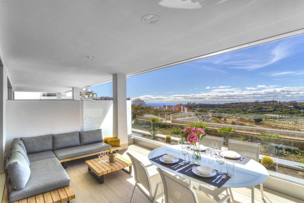 Oceana Views - 2 Bedroom Apartment by Finest Rentals - 2