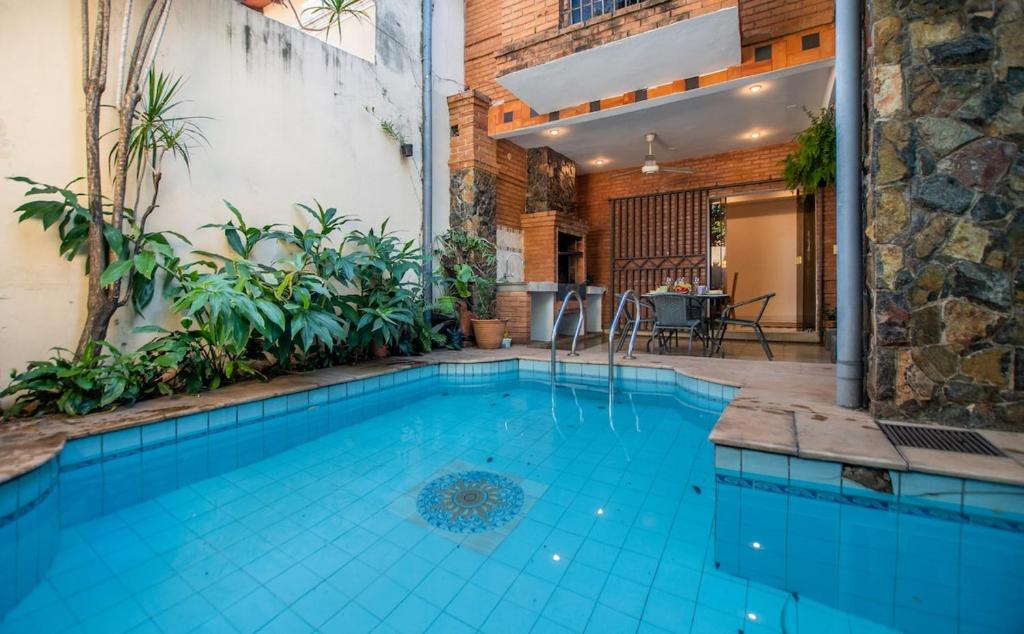 Modern 2BR Apt Pool BBQ & Free Parking - 2