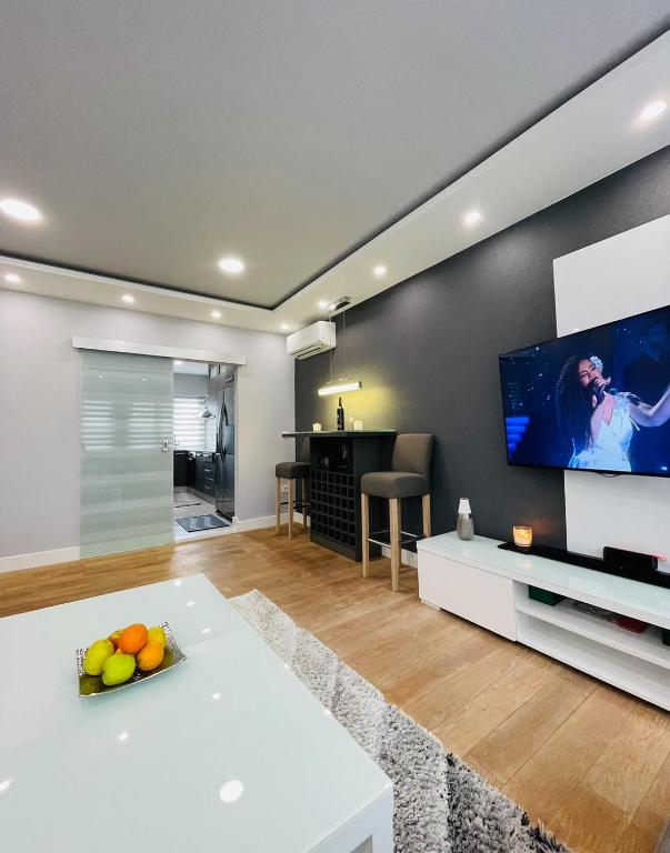Luxury Apt 1 - 3