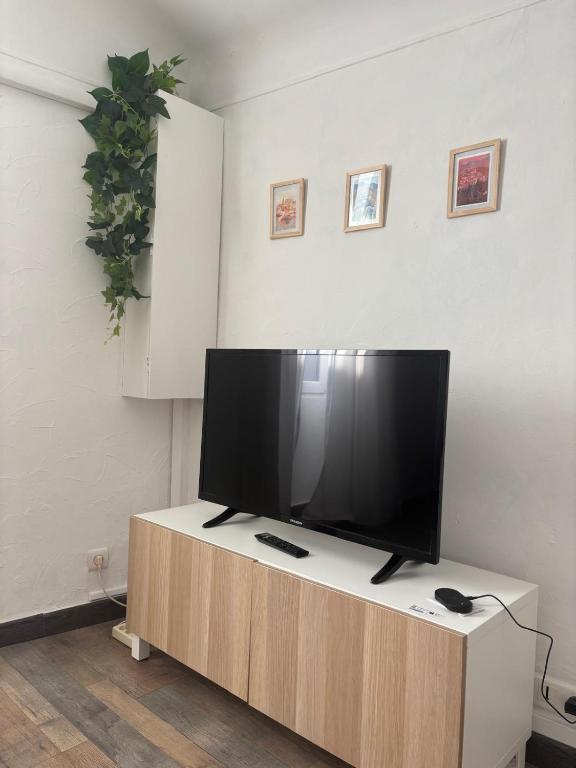 VIEILLE VILLE Appartement climatisé Rue Piétonne & Mer à Menton - 4