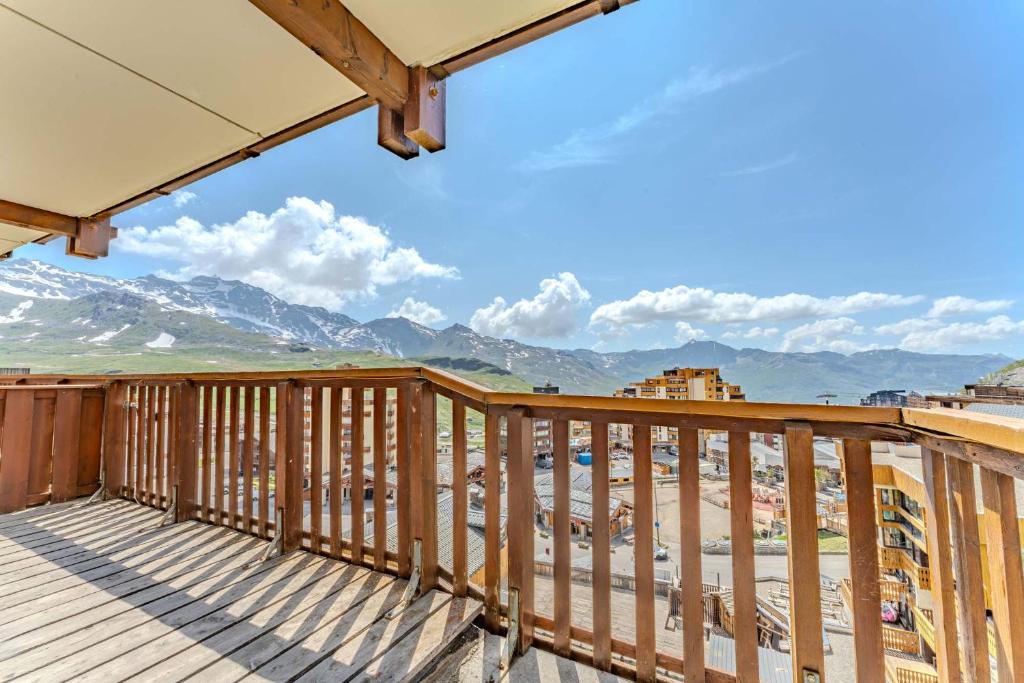 Spacious Apt w Ski-In & Parking - 2
