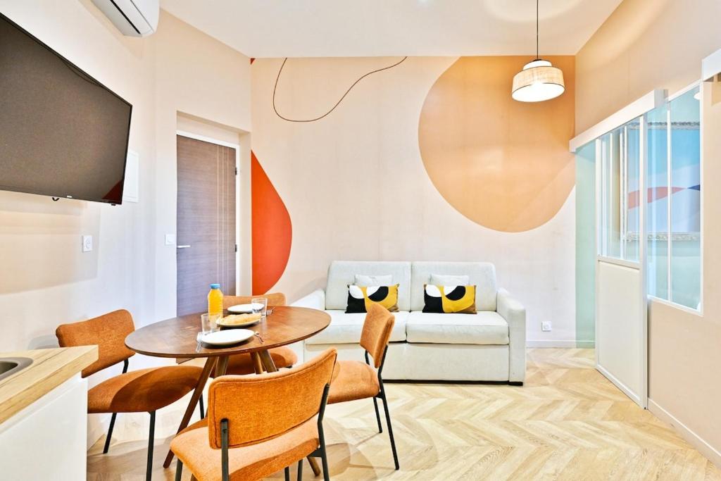 Designer & Air-Conditioned Apartment 2BR, Paris 17 - 2