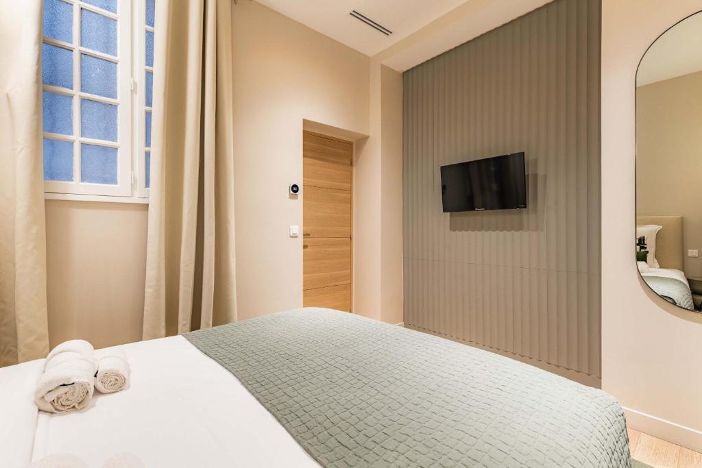 Large 4-room air-conditioned apartment with patio in Paris - 4