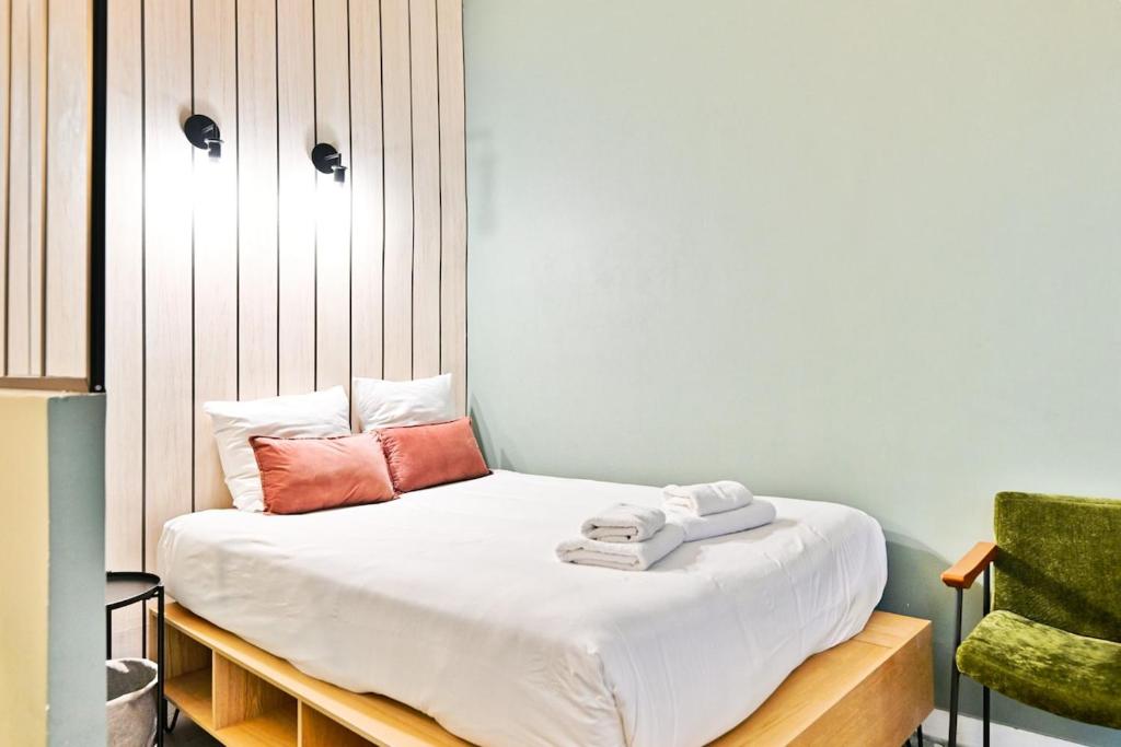 Stylish 2-Bedroom Loft in the Heart of Paris with Air Conditioning - 3