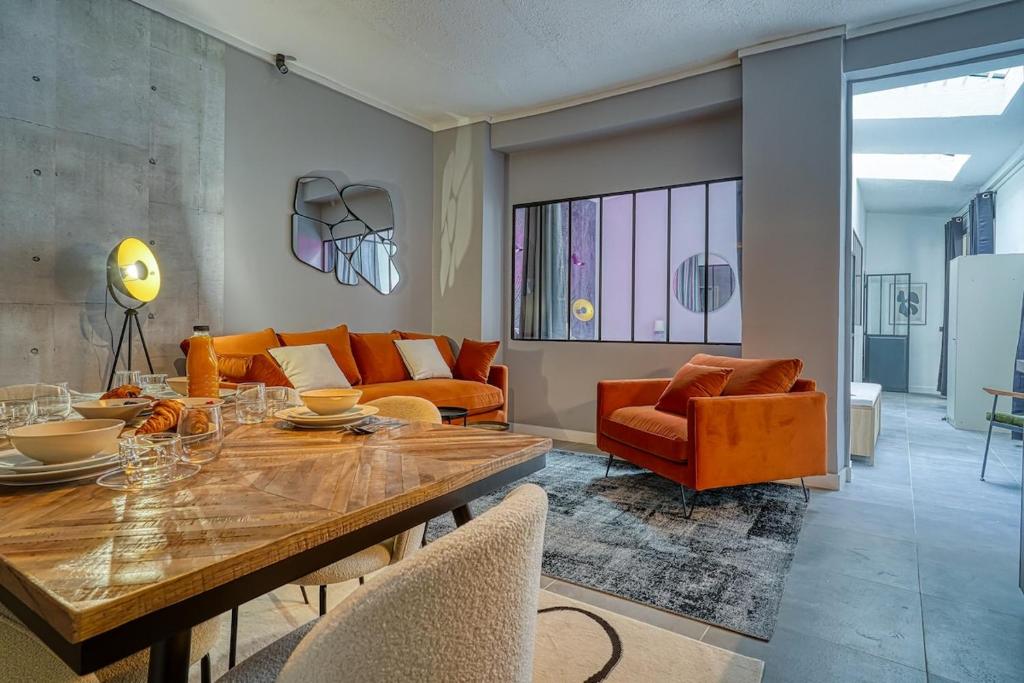 Stylish 2-Bedroom Loft in the Heart of Paris with Air Conditioning - 5