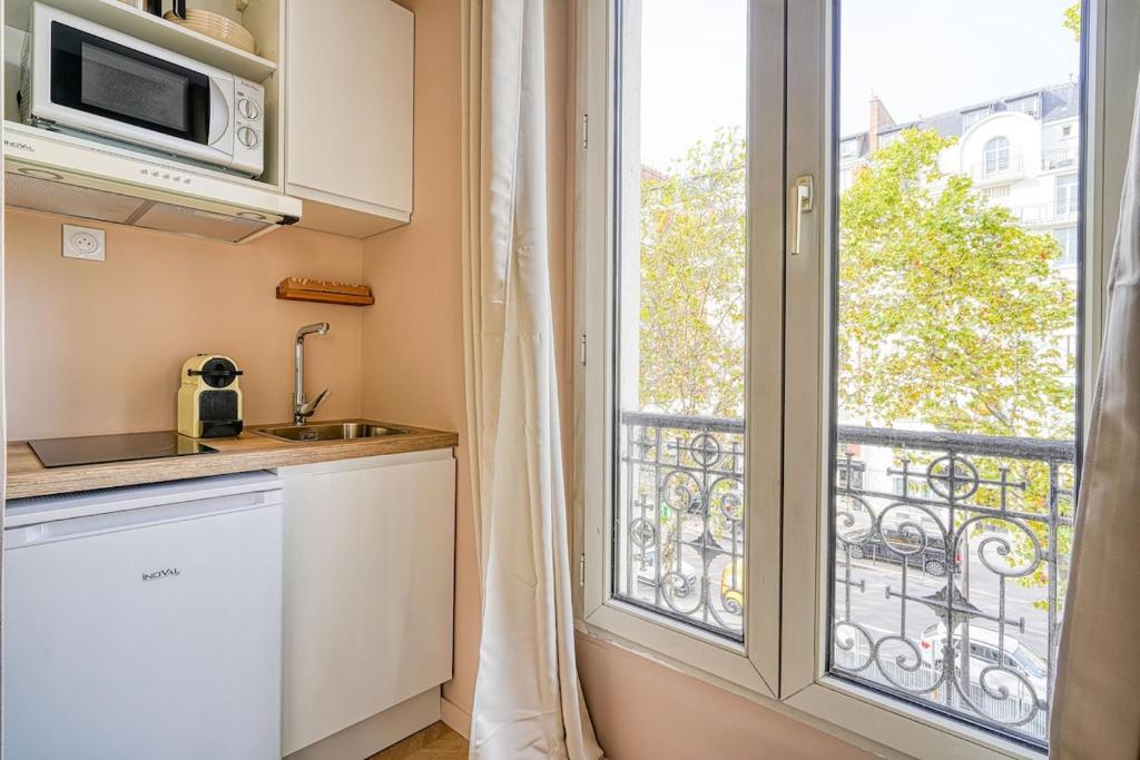Calm and Comfortable 2-Bedroom Apartment in Paris 17th - 2