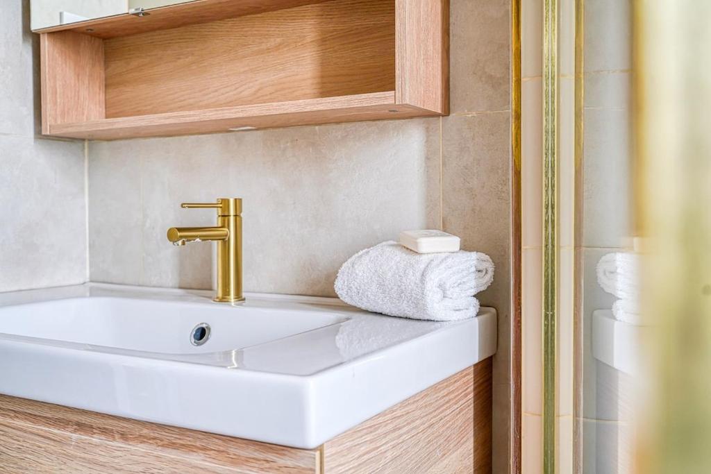 Calm and Comfortable 2-Bedroom Apartment in Paris 17th - 4