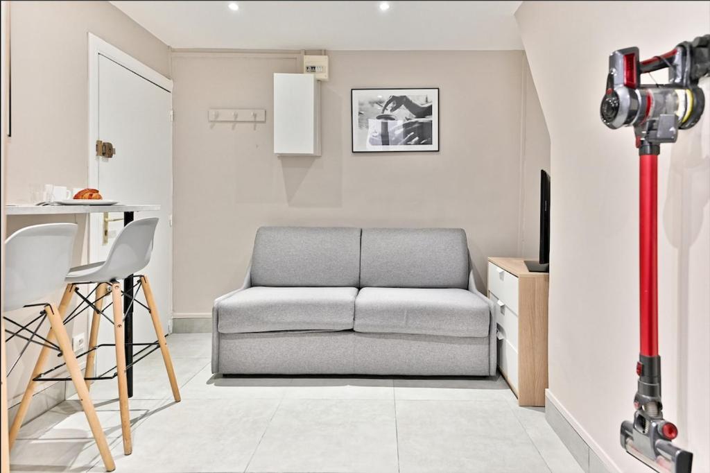 Compact Studio in Central Paris Practical & Convenient - 3