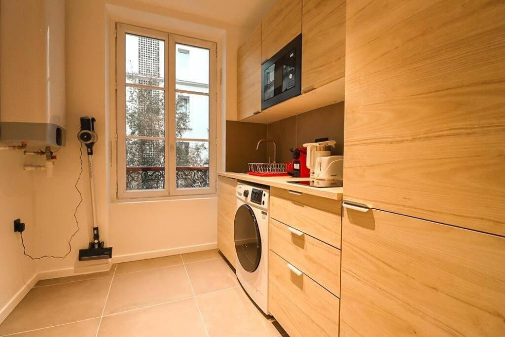 Elegant 1-Bedroom Apartment on Rue Saint-Dominique - 3