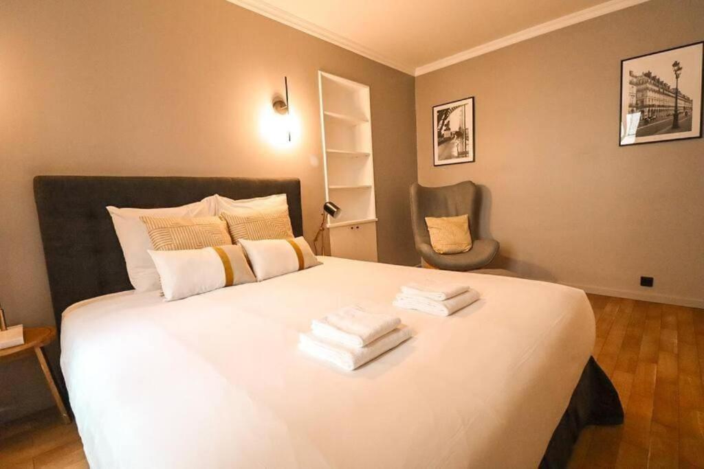 Elegant 1-Bedroom Apartment on Rue Saint-Dominique - 2