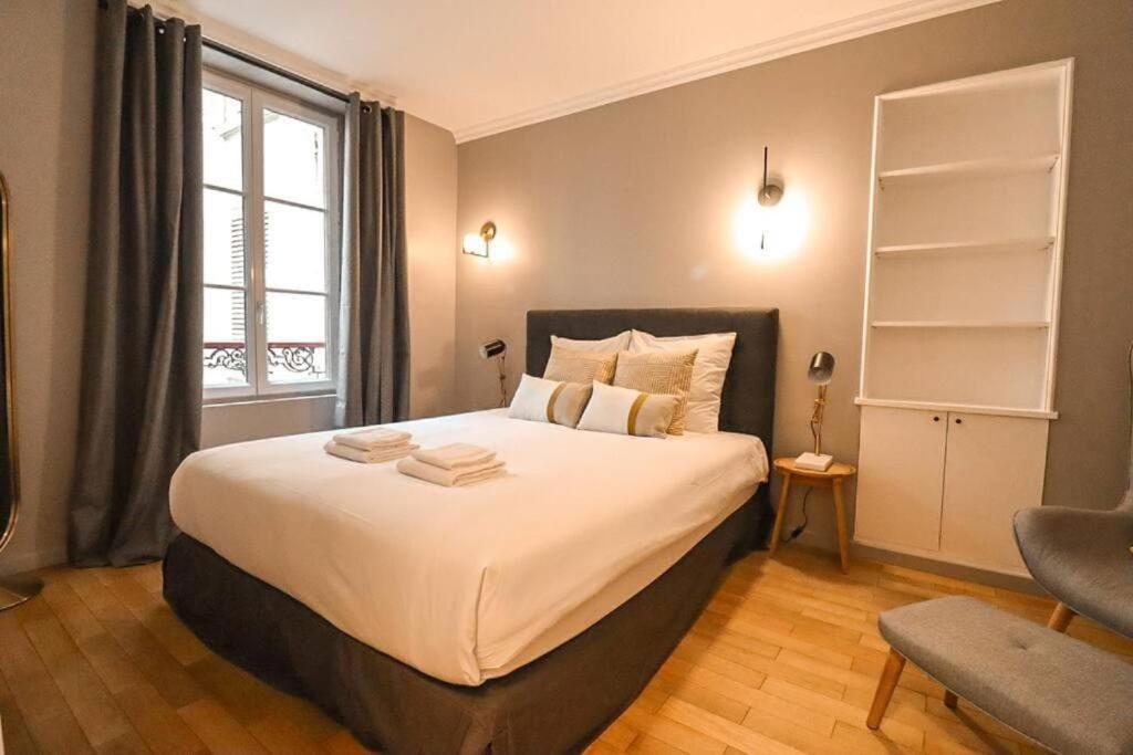 Elegant 1-Bedroom Apartment on Rue Saint-Dominique - 4