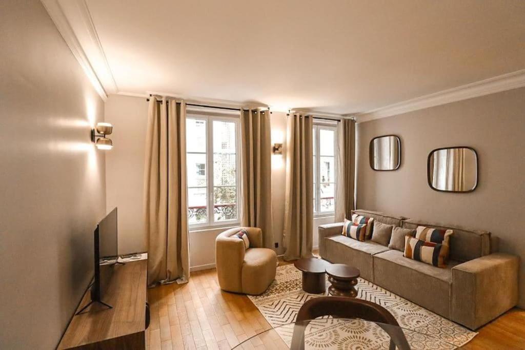 Elegant 1-Bedroom Apartment on Rue Saint-Dominique - 1