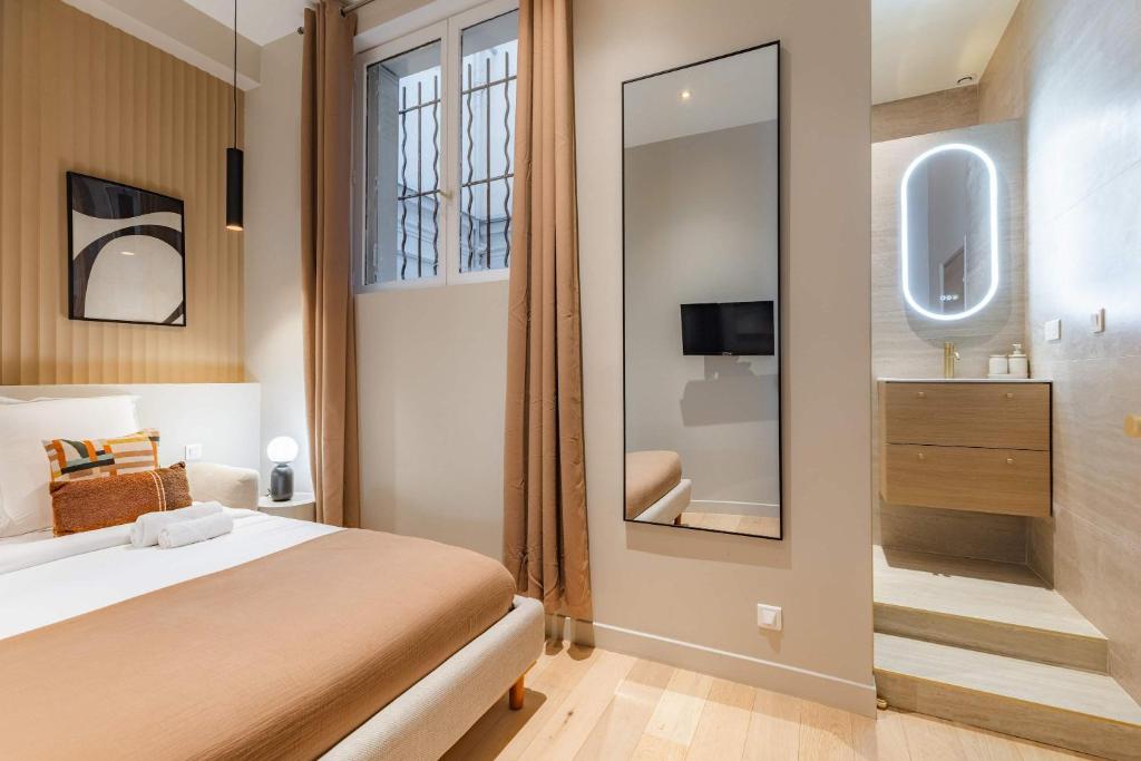 Elegant 3-room air-conditioned apartment in the heart of Paris 10 - 2