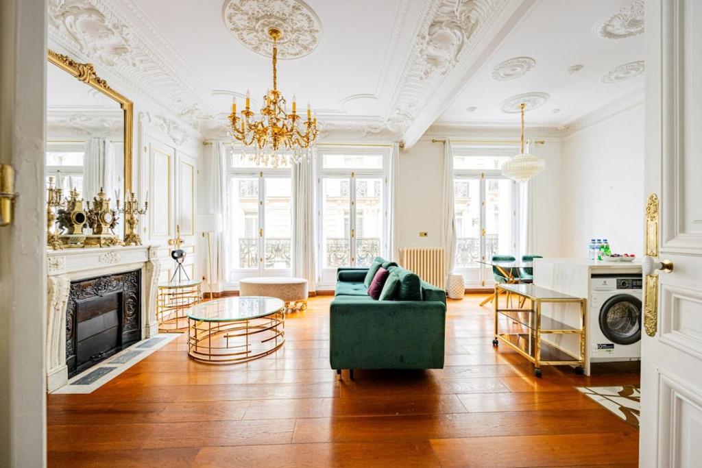 Champs Elysées-Avenue Montaigne-2 bedrooms - 3
