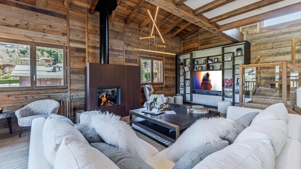 Luxury chalet - fireplace heated pool & sauna - 2