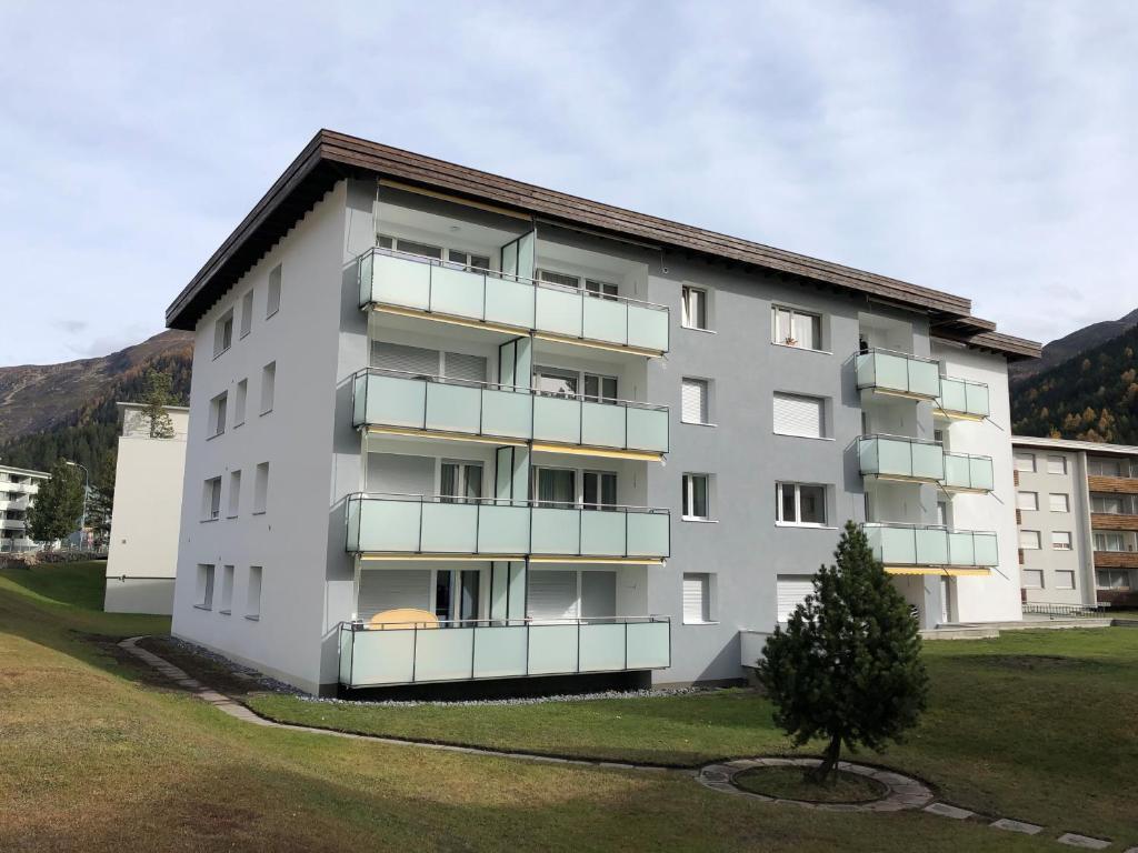 4 Zi Familienwohnung Haus Ravaisch 24 im 2ten OG Davos Dorf - 1