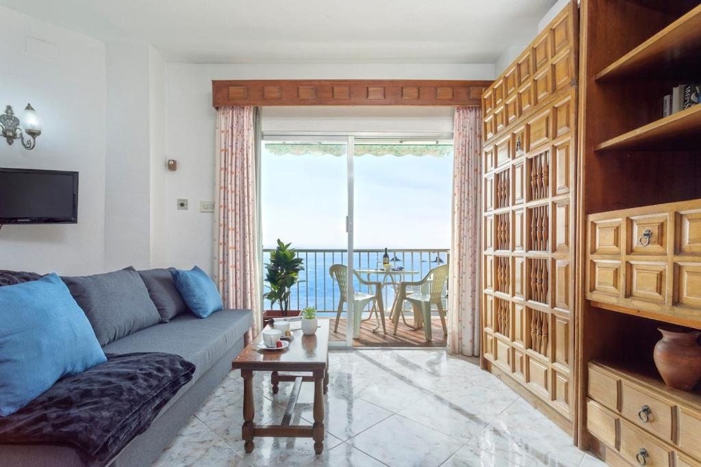 Beachfront Apartment 4pers El Paseo AC WiFi - 5