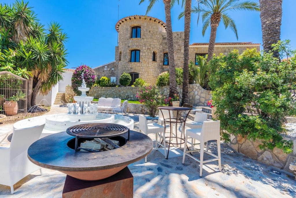 Top Villa on frontline of the Mediterranean - 1