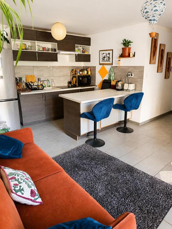 Central Two-Bedroom Apartment with Large Terrace and Private Parking - 4