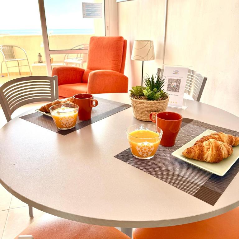 Spacious Studio in Benalbeach with sea views - 3