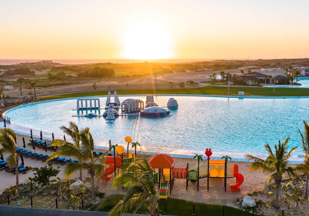 Luxury Coastal Retreat - Pool & World-Class Golf - 3
