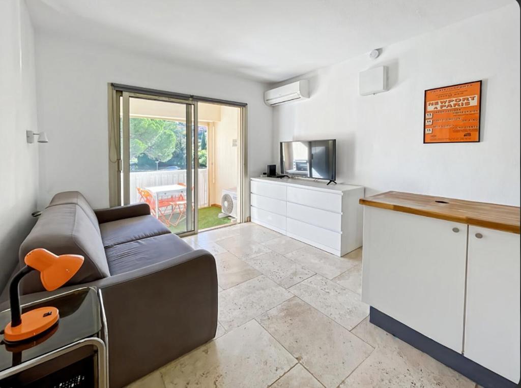 Studio with pool and beach access in Sanary-sur-Mer - 1