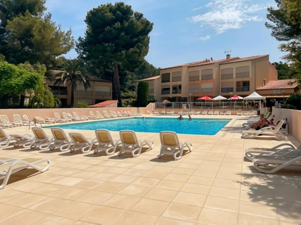 Studio with pool and beach access in Sanary-sur-Mer - 2