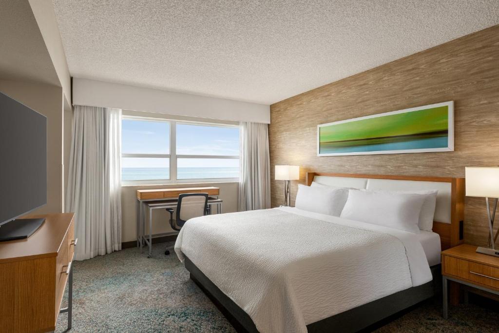 Holiday Inn Miami Beach-Oceanfront, an IHG Hotel By IHG