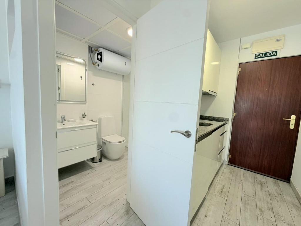 VER61 - Design Studio with Sea Views and Pool - 6th Floor, AC, Lift - 5