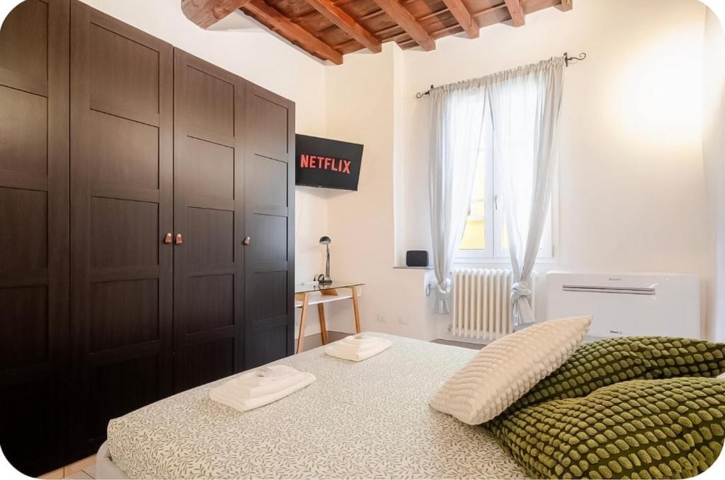 Apt in Storic Center with 10Min Walk to Duomo & Uffizi with 3BDR - 2