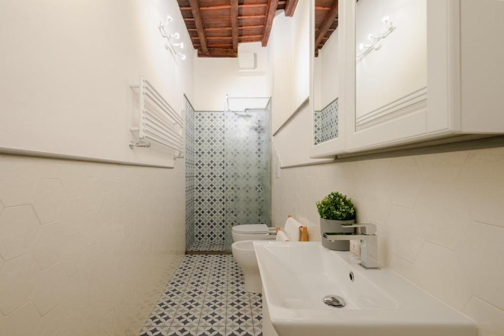 Apt in Storic Center with 10Min Walk to Duomo & Uffizi with 3BDR - 5