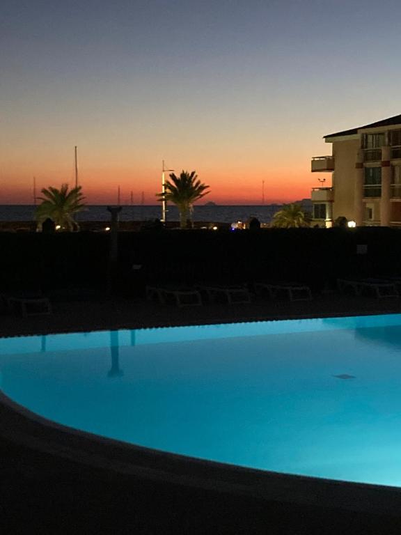 T2 Rez de jardin, 4 personnes, piscine, acces mer - 5