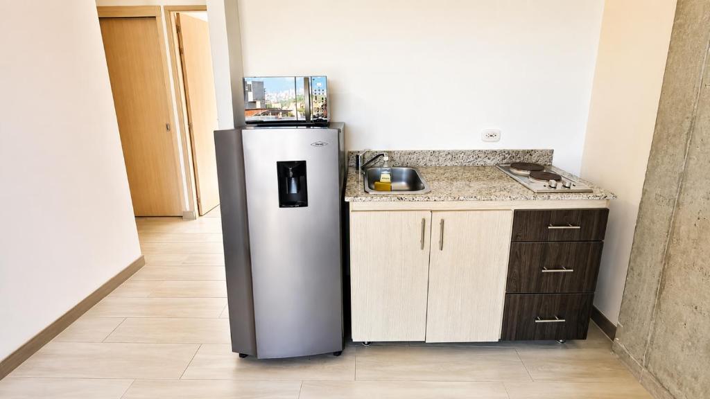 Your Laureles home away from home, great rates! - 3