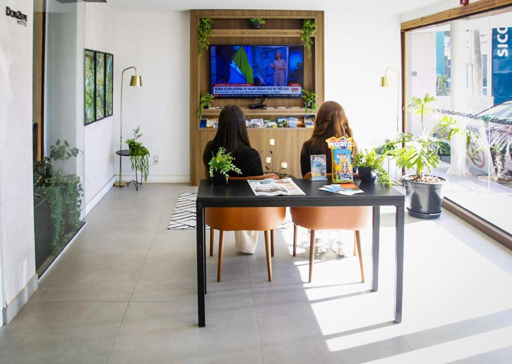Shared lounge/TV area
