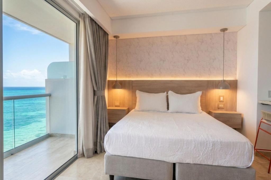 Apartamento con vista al mar piscinas jacuzzi y baño turco en Cartagena Beach Resort 13 09 - 2