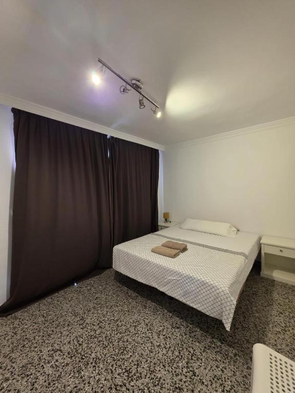 HABITACIÓN PRIVADA SUPER GRANDE CON BALCON GRANDE EN EL CENTRO DE MALAGA LA MEJOR ZONA JUSTO ENFRENTE DELA ESTACION DE TREN a - 3