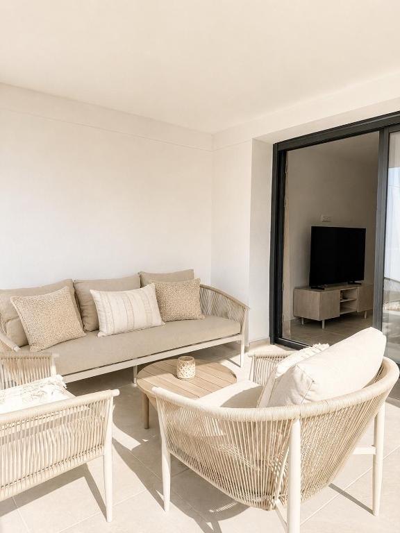 New modern in La Cala with terrace and pool - 1