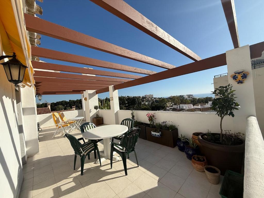 Prestige Penthouse with Stunning Sea Views - 1
