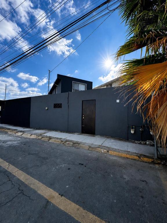 Loft moderno nuevo con estacionamiento gratis - 2