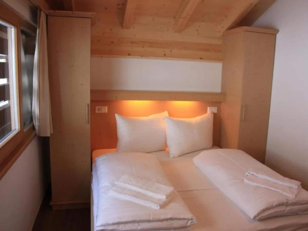 Alpine Chalet with Balcony & Sauna - 4