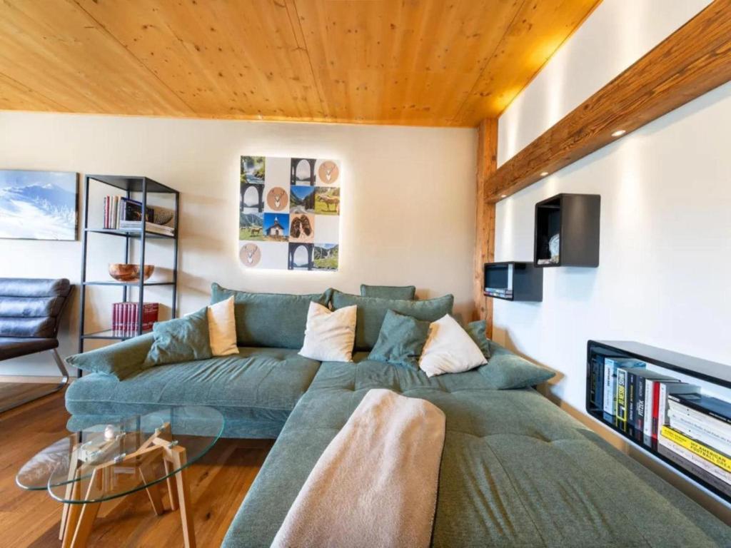 Penthouse Apartment with Mountain Views - 4